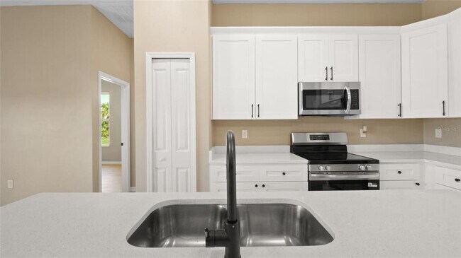 Building Photo - 13639 Begonia Cir