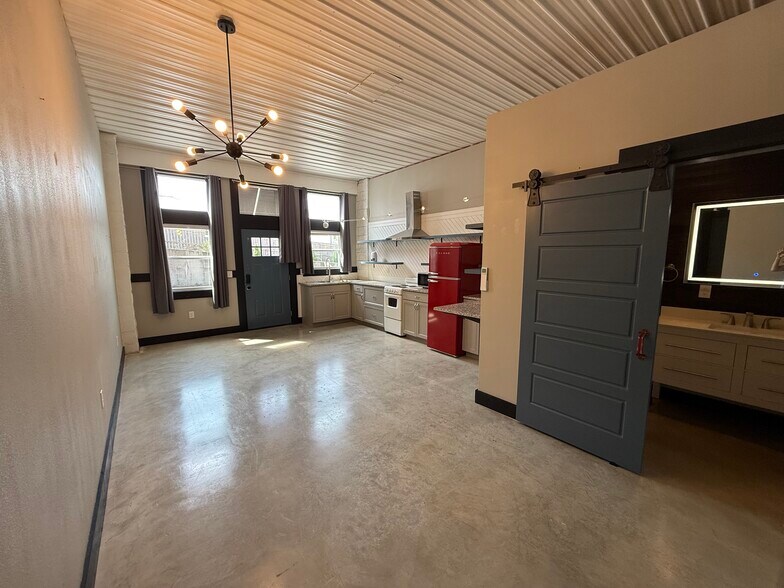 Building Photo - 475 S Hickory St