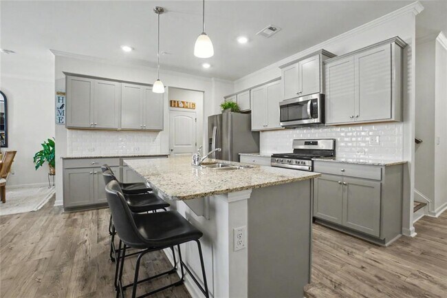 Building Photo - 723 Woodstock Grove Dr