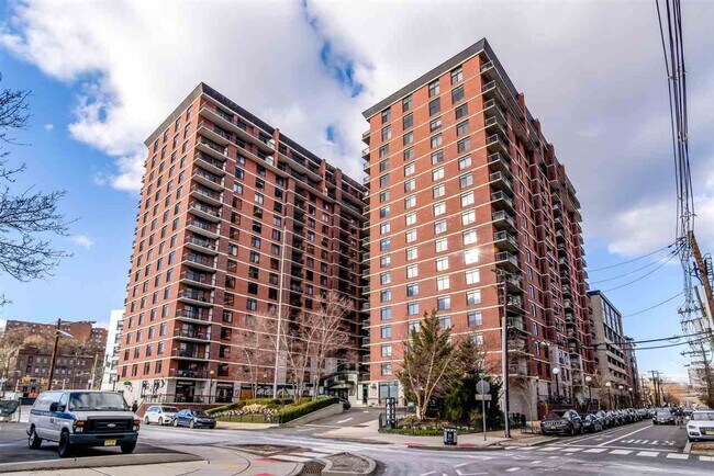 Building Photo - 759 2nd St