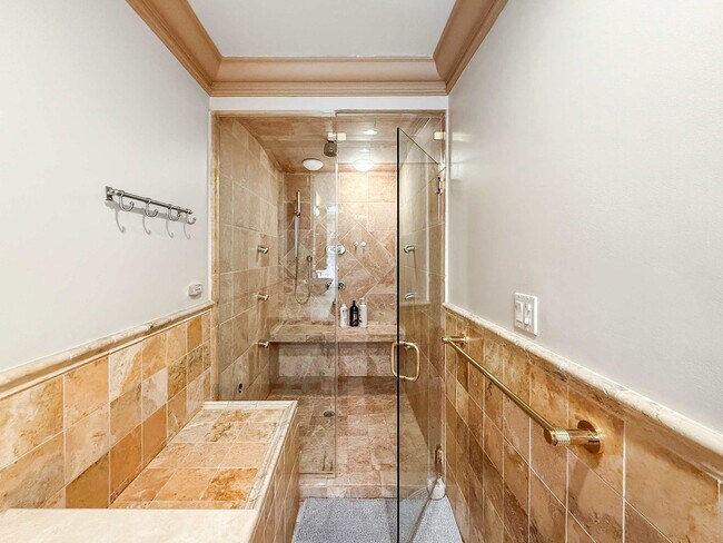 Building Photo - 602 S Front St