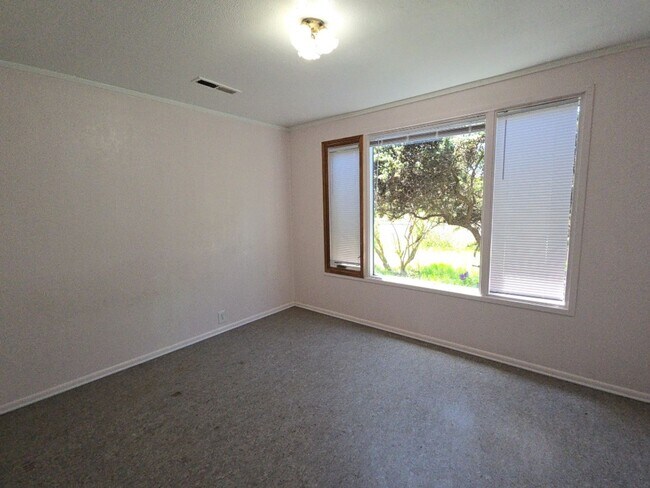 Building Photo - 4BD/2BA Eureka home close to schools, medical services