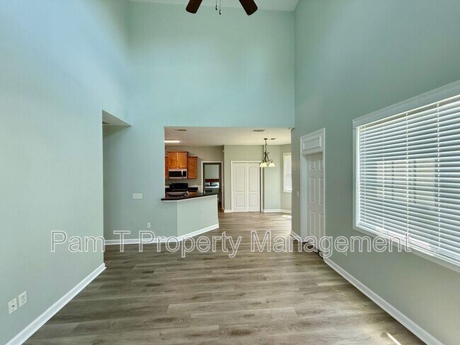 Building Photo - 674 Bristol Way