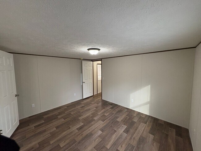 Building Photo - For Rent