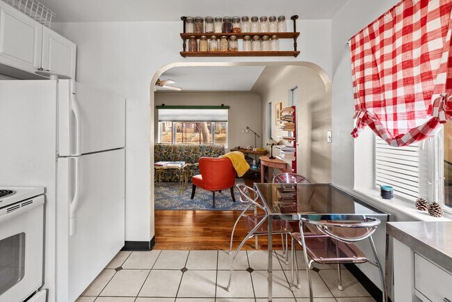 Building Photo - 1733 Lima St