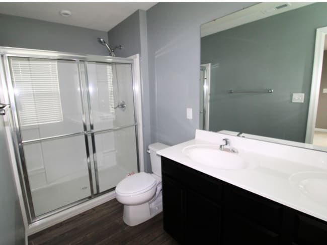 Building Photo - 9739 Oak Grove Dr
