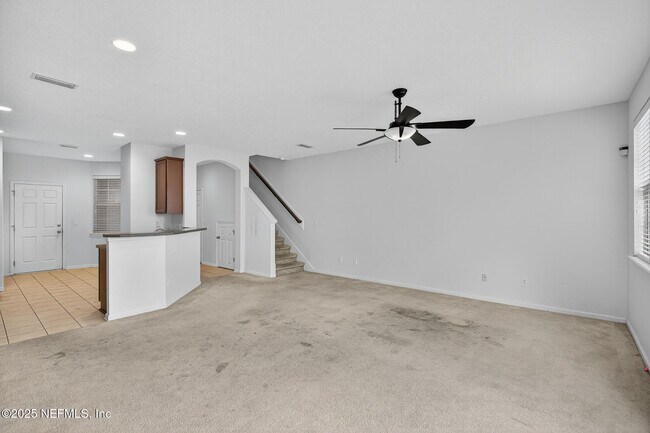 Building Photo - 3880 Buckthorne Dr