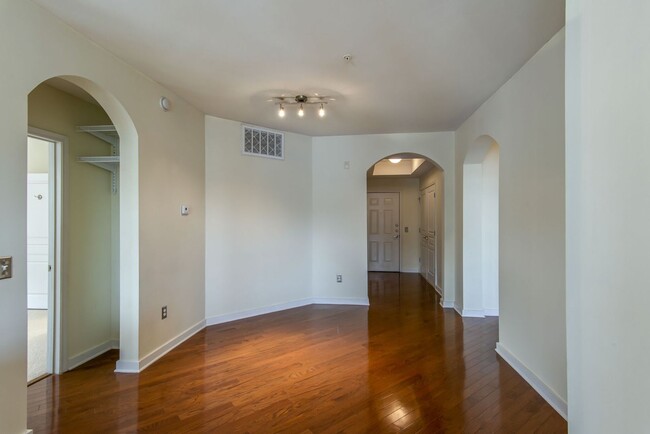 Building Photo - Rare rental opportunity at Bristol West End!