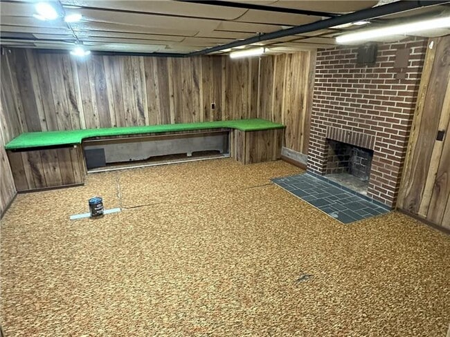 Building Photo - 728 N Pike Rd