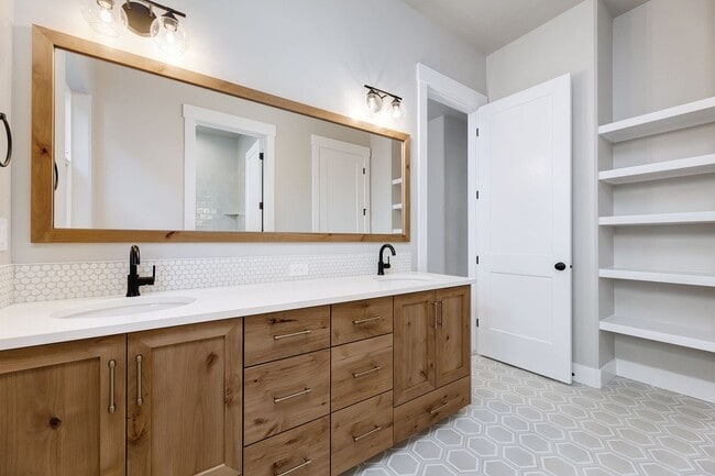 Building Photo - 4 Bed | 4 Bath | 3,591 Sq. Ft. | 1 Acre | RV Garage | Brand-New Luxury Home