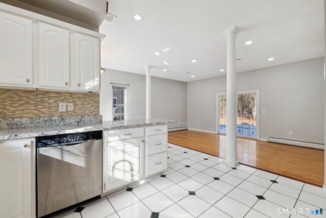 Building Photo - 65 Fitch Meadow Ln