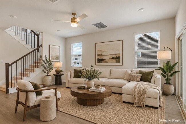 Building Photo - 261 Crater Lk Dr