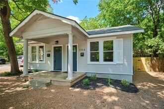 Building Photo - High Class -  Hyde Park Hacienda - Huge 1 Bedroom - New Finish Out - Pet Friendly - Huge Yard - E...