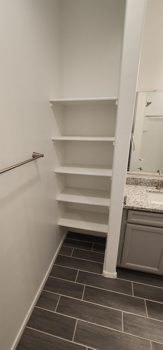 Building Photo - 7822 S Wolf Creek Dr