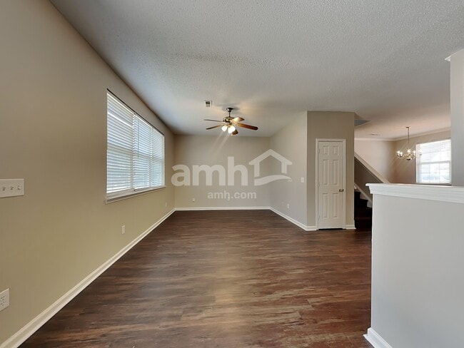 Building Photo - 121 Golden Crest Ct