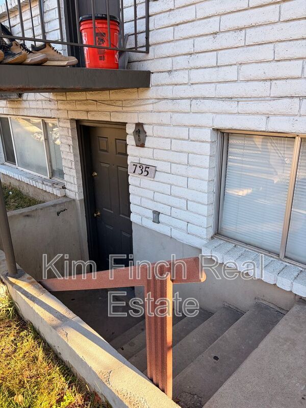 Building Photo - 735 S Stubbs Ave