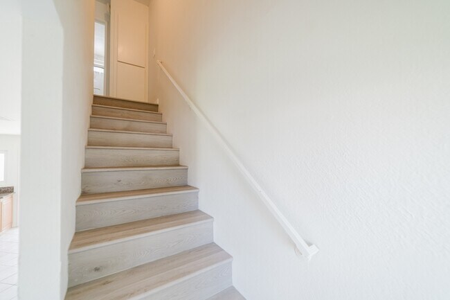 Building Photo - 4154 Baycliff Way