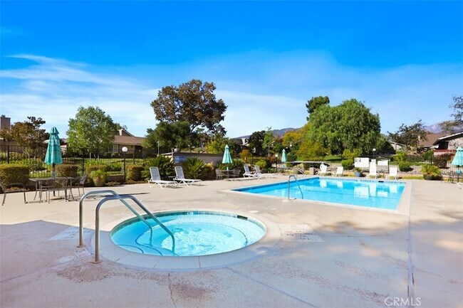 Building Photo - 1619 Carmel Cir W