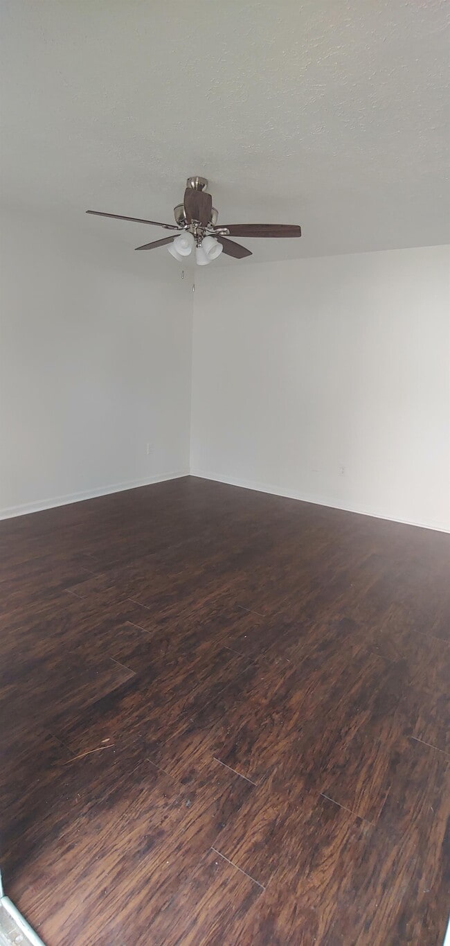 Building Photo - 117 Hunt Club Ct