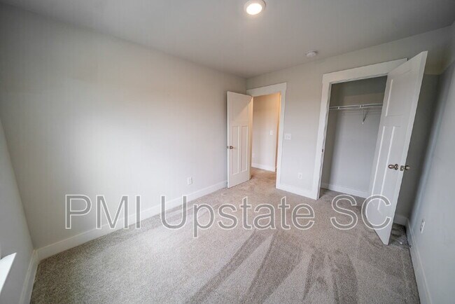 Building Photo - 181 Dalmatian Dr