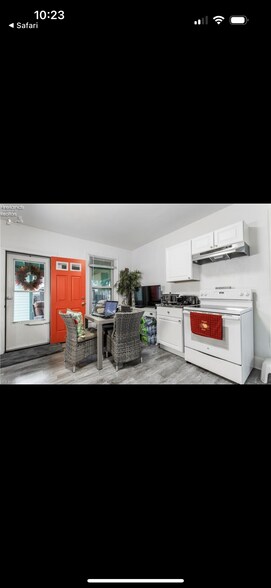 Building Photo - 313 Barres Ln