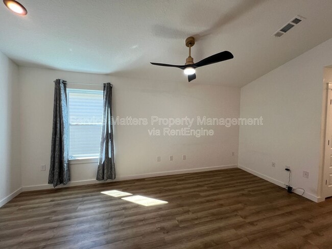 Building Photo - 3241 Damon Dr