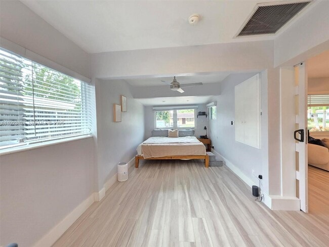 Building Photo - 250 NE 42nd St