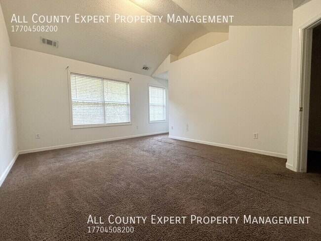 Building Photo - 7066 Ravenwood Ln