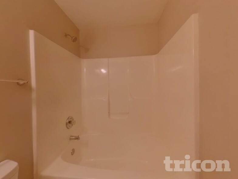 Building Photo - 7031 Red Bud Cir