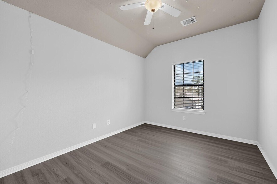 Bedroom 3 - 811 Belvedere Dr