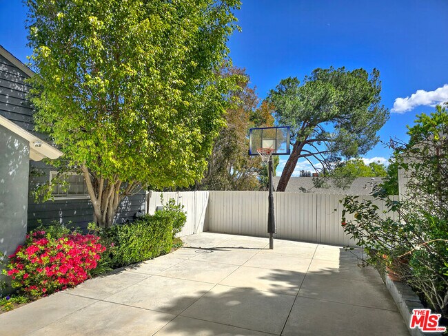 Building Photo - 3690 Crownridge Dr