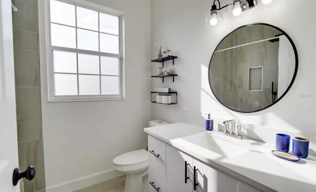 Building Photo - 8103 Coconut Palm Way