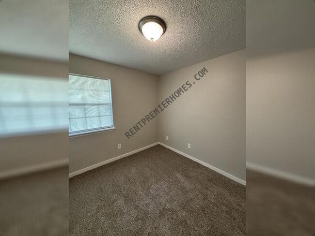 Building Photo - 124 Karen Cove