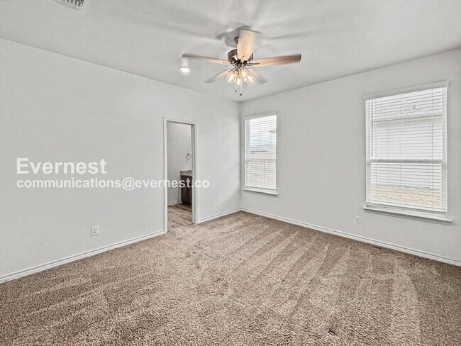 Building Photo - 713 Freedom Cir