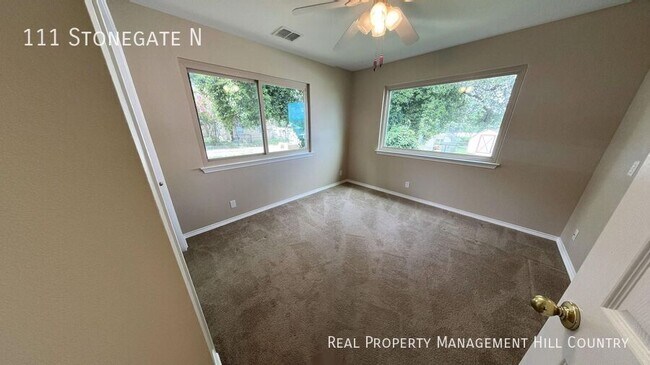 Building Photo - 111 Stonegate N