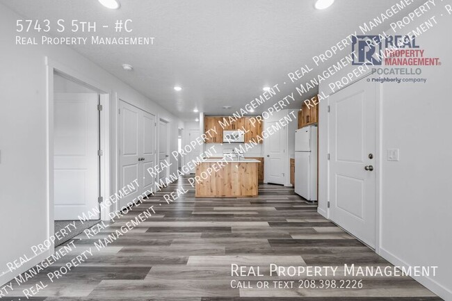 Building Photo - 5743 S 5th-#C