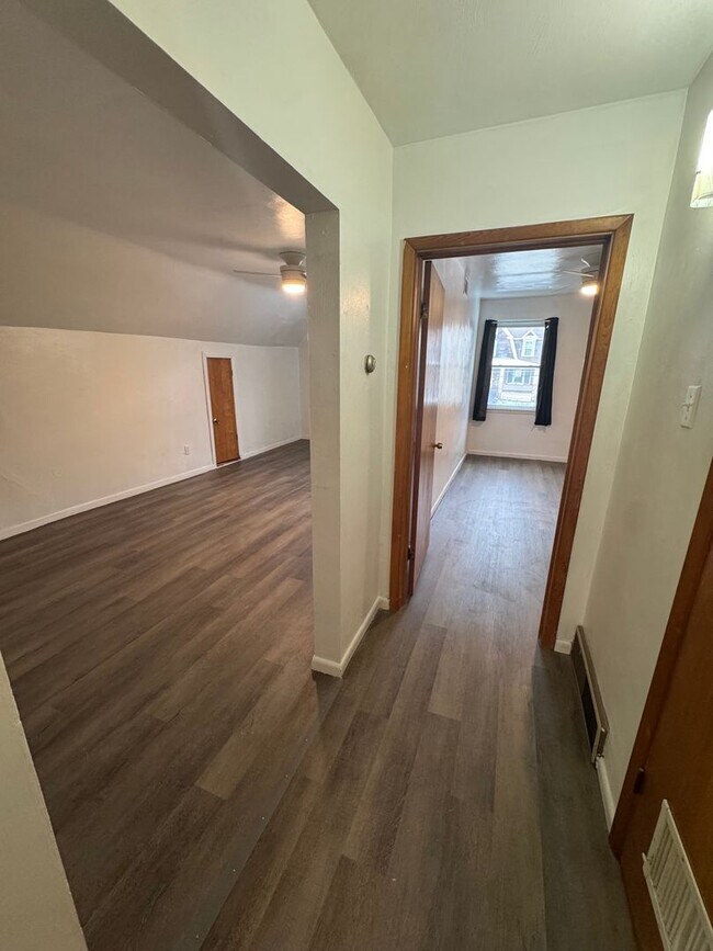 Building Photo - 212 N Highland Ave