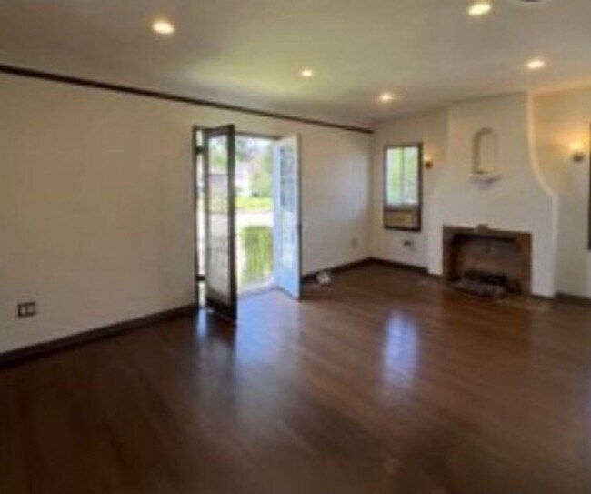 Building Photo - 1171 Huntington Dr