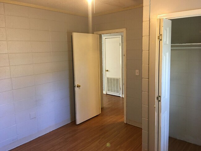 Building Photo - 8 Pinetree Apartment Rd