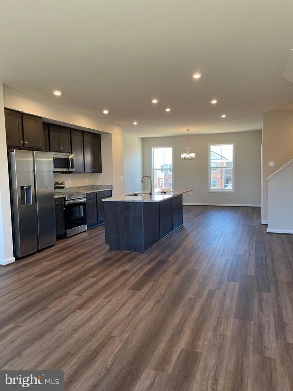 Building Photo - 8816 Selby Ct