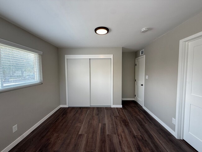 Building Photo - Centrally Located Single Story Updated Home