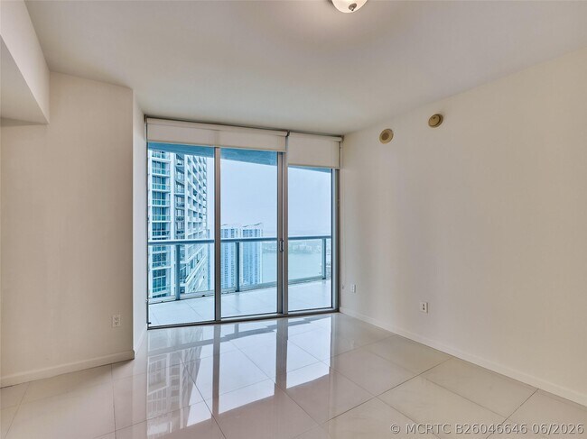 Building Photo - 495 Brickell Ave