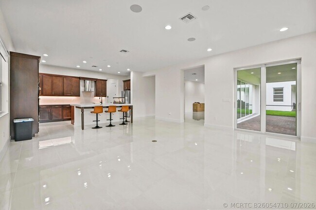 Building Photo - 15030 Wildwood Cir