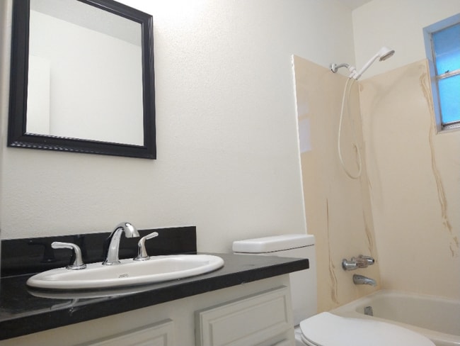 Building Photo - 6204 Mitchell Ave