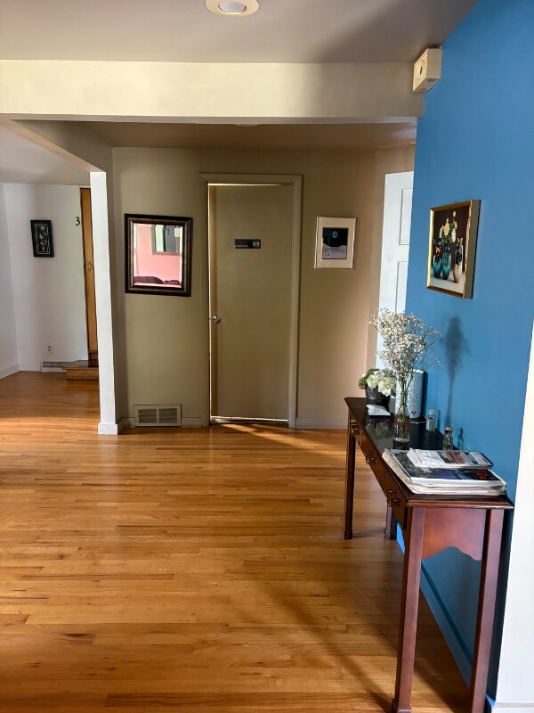 Building Photo - 105 Robert Dr