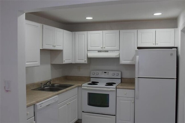 Building Photo - 1720 Funston St