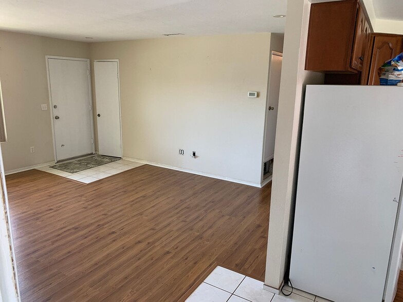 Building Photo - 789 Dorothea Ave