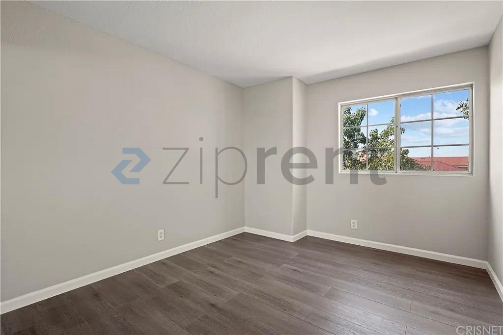 Building Photo - Unit