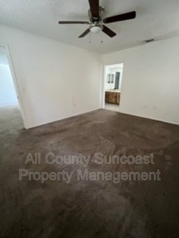 Building Photo - 2925 Pinellas Point Dr S