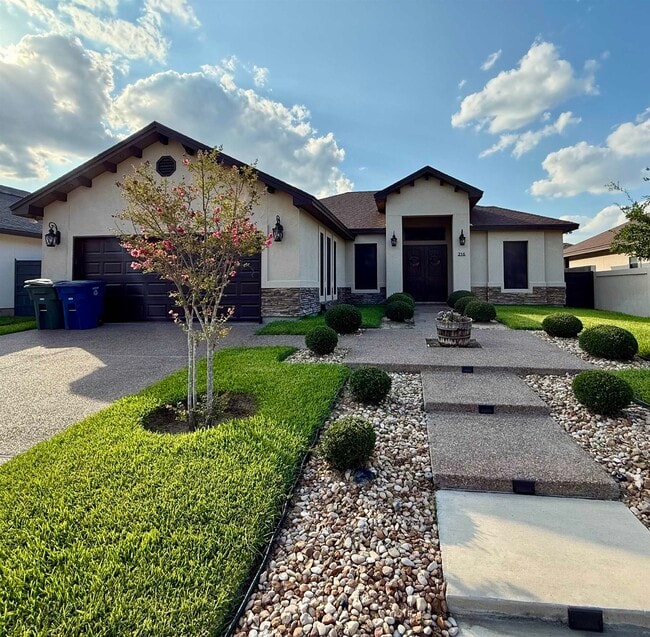 Building Photo - 216 Canyon Oak Dr